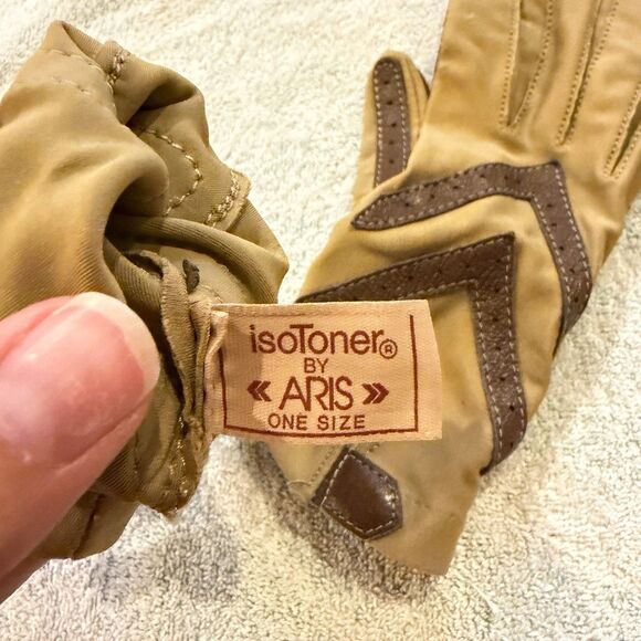 Vintage Isotoner ARIS Women Gloves Tan Leather Trimmings One Size Nylon Driving - Picture 9 of 9